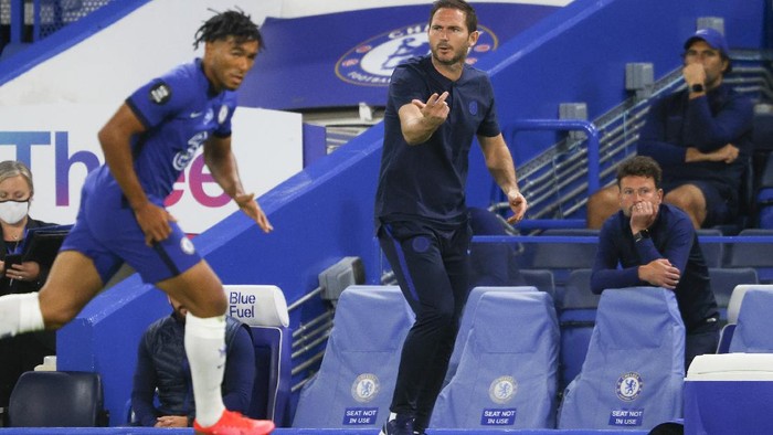Chelseas head coach Frank Lampard gestures during the English Premier League soccer match between Chelsea and Norwich City at Stamford Bridge in London, England, Tuesday, July 14, 2020. (AP Photo/Richard Heathcote,Pool)