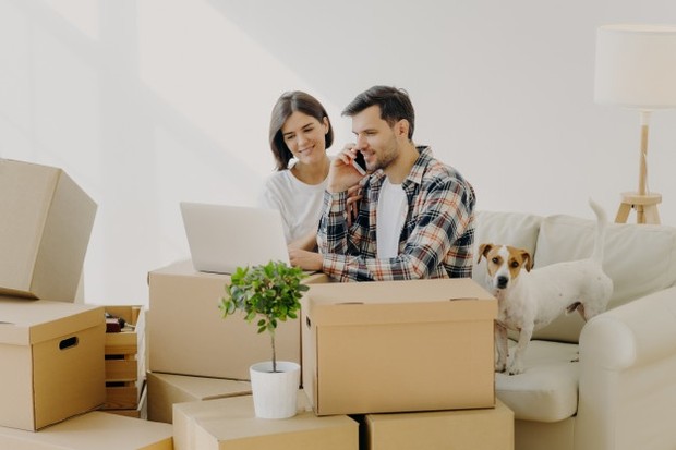 Rencana pindahan yang mencakup tanggal pindahan (baik itu satu hari atau beberapa hari), orang-orang yang akan dilibatkan dan tanggung jawabnya akan membantu memudahkan proses pindah rumah.