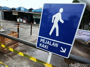 Ditutup Gegara Corona, Pasar Cempaka Putih Sunyi Sepi