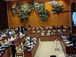 Kritik Anggota DPR soal Kejanggalan Perdinas Kemendes: Memalukan!