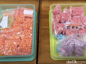 Video Polda Metro Sita Puluhan Ribu Ekstasi di Apartemen Kalibata Video Polda Metro Sita Puluhan Ribu Ekstasi di Apartemen Kalibata