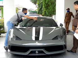Ferrari Selundupan Rp 10 M Belum Laku Dilelang, Kejaksaan Turunkan Harga