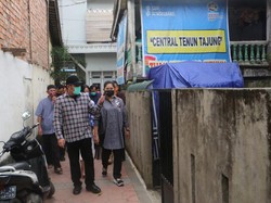 Ke Pengrajin Kain Jumputan, Gubernur Sumsel Janjikan Pengelolaan Air Limbah