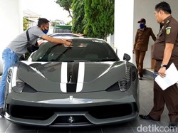 Apa yang Dilakukan FOCI saat Anggotanya Kendarai Ferrari Bodong?