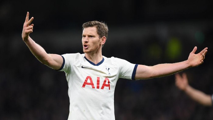LONDON, ENGLAND - NOVEMBER 30:  Jan Vertonghen of Tottenham Hotspur during the Premier League match between Tottenham Hotspur and AFC Bournemouth  at Tottenham Hotspur Stadium on November 30, 2019 in London, United Kingdom. (Photo by Shaun Botterill/Getty Images)