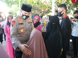 Kapolda NTB Takziah ke Rumah Polisi yang Dibunuh di Sumbawa