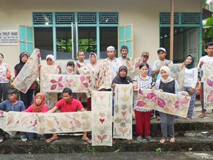 Lawan Stigma, Penyintas Kusta Singkawang Bikin Sepatu Ramah Lingkungan