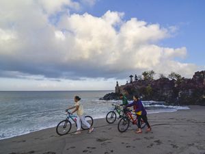 Jenis Pekerjaan yang Memanfaatkan Sumber Daya Alam Pantai