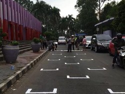 Atur Jarak Pemotor, Jalan di Tanggerang Dikasih Garis Seperti MotoGP
