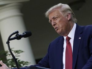 Trump Teken Perintah Akhiri Perlakuan Khusus pada Hong Kong