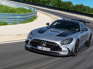 Mercedes-Benz Luncurkan Super Sedan AMG GT Versi Black Series