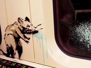Mural Banksy di Gerbong Kereta Dihapus Pemerintah Inggris Mural Banksy di Gerbong Kereta Dihapus Pemerintah Inggris