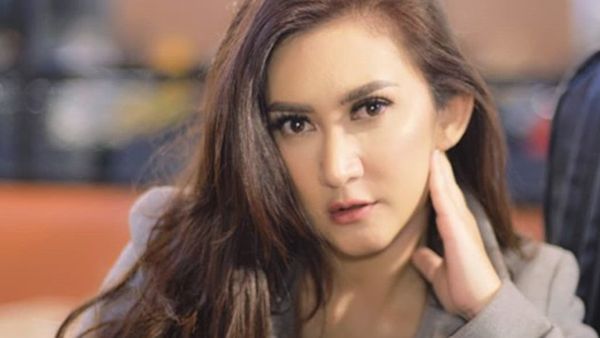 Nafa Urbach Alihkan Gaji DPR Buat Guru