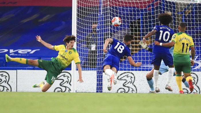 Chelseas Olivier Giroud, centre, heads the ball into the goal to score his teams first goal during the English Premier League soccer match between Chelsea and Norwich City at Stamford Bridge in London, England, Tuesday, July 14, 2020. (AP Photo/Adam Davy,Pool)