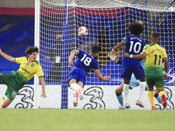 Giroud yang Begitu Mematikan lewat Sundulan