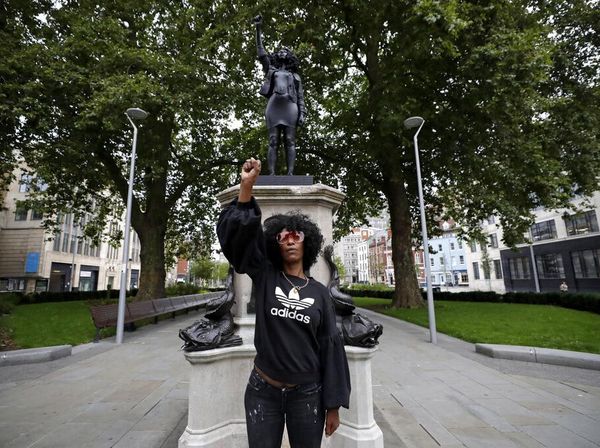 Patung Pedagang Budak di Inggris Diganti Sosok Demonstran Kulit Hitam