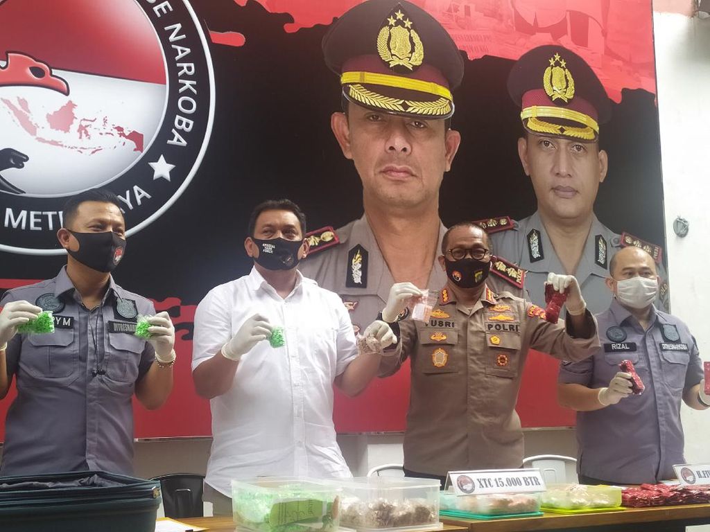 Polda Metro Bongkar Peredaran 20.500 Ekstasi-H5 di Apartemen Kalibata City Polda Metro Bongkar Peredaran 20.500 Ekstasi-H5 di Apartemen Kalibata City