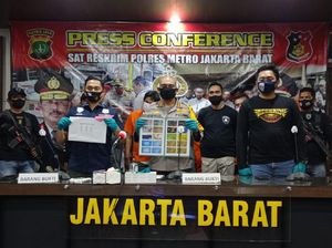 Kuras Ratusan Juta Duit Korban, 3 Pelaku Ganjal ATM Dibekuk Polres Jakbar Kuras Ratusan Juta Duit Korban, 3 Pelaku Ganjal ATM Dibekuk Polres Jakbar