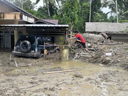 Medan Berat Persulit Evakuasi Korban Banjir Bandang Masamba