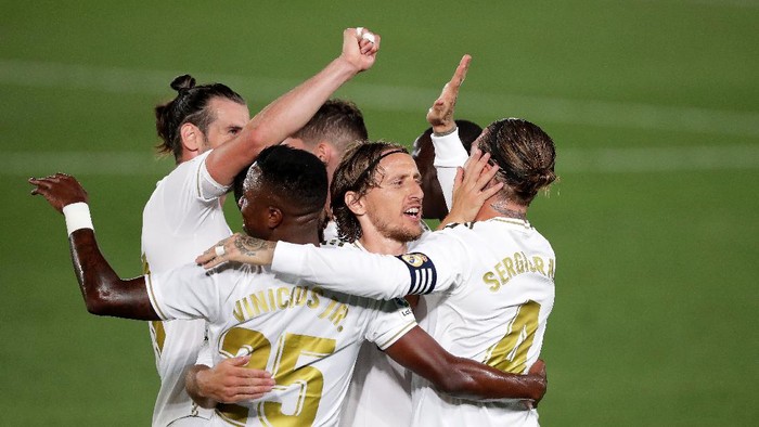 MADRID, SPAIN - JUNE 24:   Sergio Ramos of Real Madrid celebrates scoring his sides second goal during the Liga match between Real Madrid CF and RCD Mallorca at Estadio Alfredo Di Stefano on June 24, 2020 in Madrid, Spain. (Photo by Gonzalo Arroyo Moreno/Getty Images)
