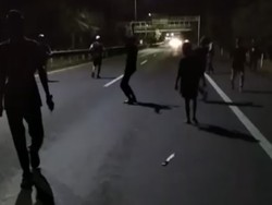 Dor! Polisi Lepas Tembakan ke Udara saat Bubarkan Tawuran di Makassar