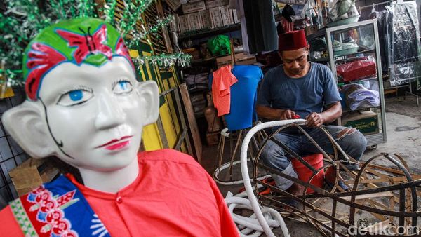 Semangat Perajin Ondel-ondel Memburu Rezeki di Tengah Pandemi