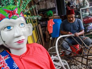 Semangat Perajin Ondel-ondel Memburu Rezeki di Tengah Pandemi