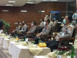 Kakorlantas Sosialisasi Pelayanan SIM Internasional ke Dirlantas di Indonesia