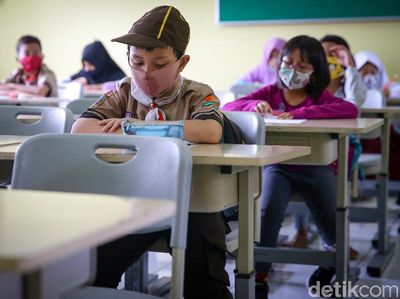 Suasana Tes Mutasi Siswa Sekolah Dasar di Jakarta