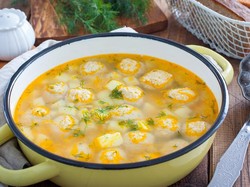 Resep Sup Bola Ayam dan Kentang yang Gurih Mantap