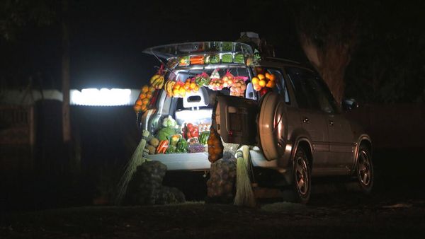 Warga Zimbabwe Ramai-ramai Jualan di Mobil Saat Pandemi