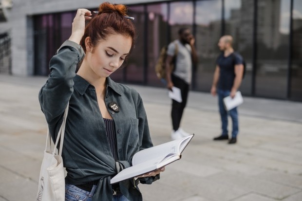 Scratching Head / www.freepik.com Scratching Head