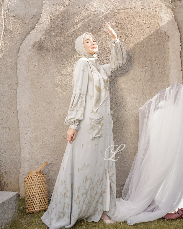 Murni Fashion Midi Skrit, sumber gambar : https://www.lbylcb.com Murni Fashion Laudya Chintya Bella