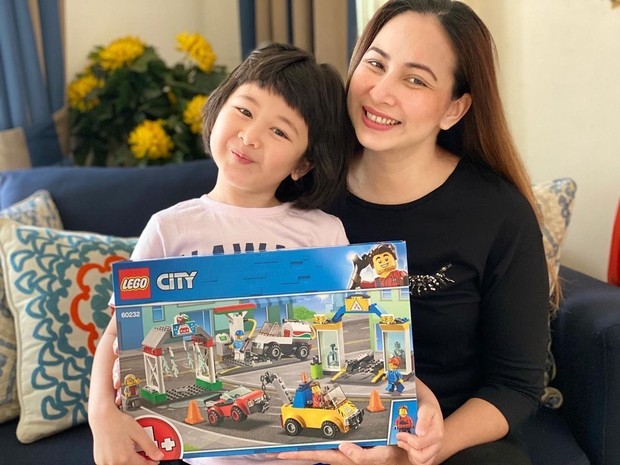 Pasangan Deswita Maharani dan Ferry Maryadi memberikan nama Kabay Anaking Maryadi kepada anak pertama mereka.