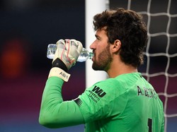 Alisson: Liverpool Tak Pernah Terobsesi Rekor Poin Man City