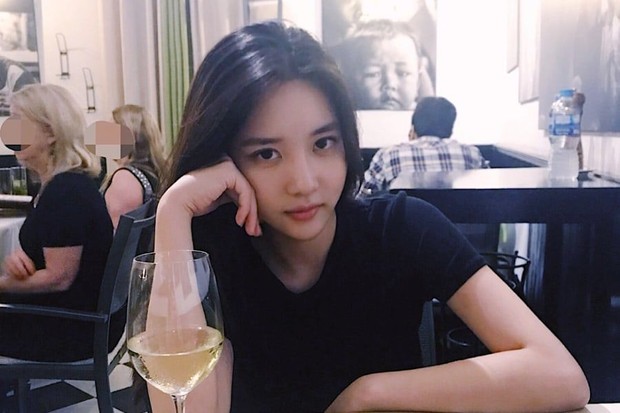 HanSeoHee/Sumber:Pinterest.com/HanSeoHee Han seo hee di restoran