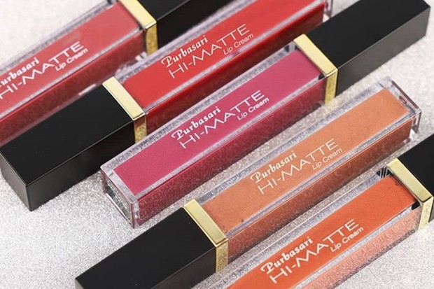 Purbasari Hi-Matte Lip Cream/ Foto: Instagram.com/purbasarimakeupid Purbasari Hi-Matte Lip Cream adalah salah satu lipstik anti luntur yang recommended saat bepergian pakai masker