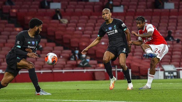 Britain Soccer Premier League, Arsenal Vs Liverpool Arsenals Reiss Nelson, right, scores his team second goal during the English Premier League soccer match between Arsenal and Liverpool at the Emirates Stadium in London, England, Wednesday, July 15, 2020. (Glyn Kirk/Pool via AP)