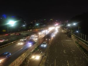 Pedemo di DPR Bubar, Jalan Gatot Subroto Kembali Dibuka Pedemo di DPR Bubar, Jalan Gatot Subroto Kembali Dibuka