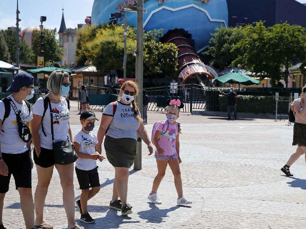 Foto: Disneyland Paris Kembali Didatangi Wisatawan Foto: Disneyland Paris Kembali Didatangi Wisatawan