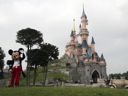 Tuntut Kenaikan Gaji, Ribuan Pekerja Disneyland Bakal Mogok Kerja