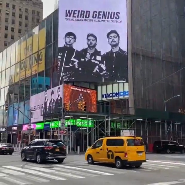 Lagu Lathi telah diputar mencapai 100 juta kali atau stream di platform digital. Hal inil yang membuat Weird Genius bisa terpampang di baliho digital di Times Square.