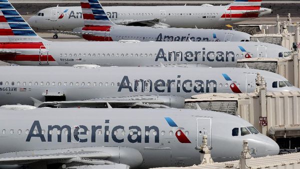 Gegara Corona, American Airlines Akan PHK 25.000 Pegawai