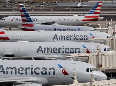 Gegara Corona, American Airlines Akan PHK 25.000 Pegawai