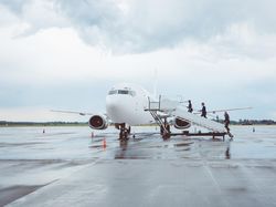 Viral Bikin Haru, Istri Pilot Videokan Momen Suami Sebelum Terbang