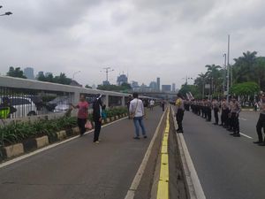 Ada Demo Buruh dan PA 212, Jalan Depan Gedung DPR Ditutup