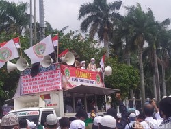 Demo di DPR, Ketua MUI DKI: Komunis dan Anteknya Haram Tinggal di RI
