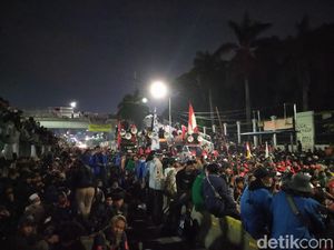 Polisi: 20 Orang yang Diamankan dari DPR Bukan Peserta Demo Polisi: 20 Orang yang Diamankan dari DPR Bukan Peserta Demo
