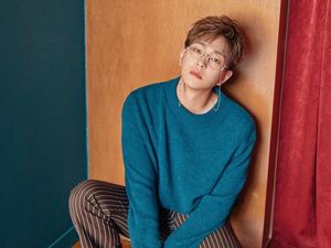 Onew SHINee Tanda Tangan Kontrak dengan Agensi Baru Onew SHINee Tanda Tangan Kontrak dengan Agensi Baru