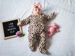 Perkembangan Bayi 5 Bulan, Sudah Bisa Apa Saja?